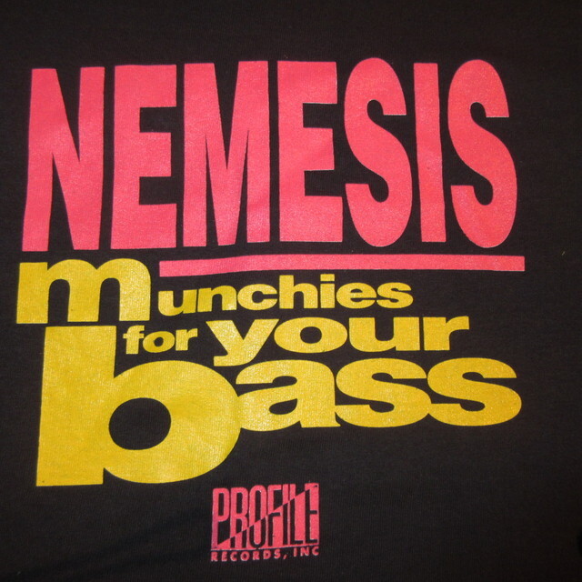 画像1: DEADSTOCK 90's NEMESIS ネメシス munchies for your bass プロモ RAPTEES Tシャツ BLK / 210509 (1)
